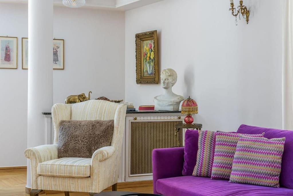 The Avant Garde Athens Luaran gambar