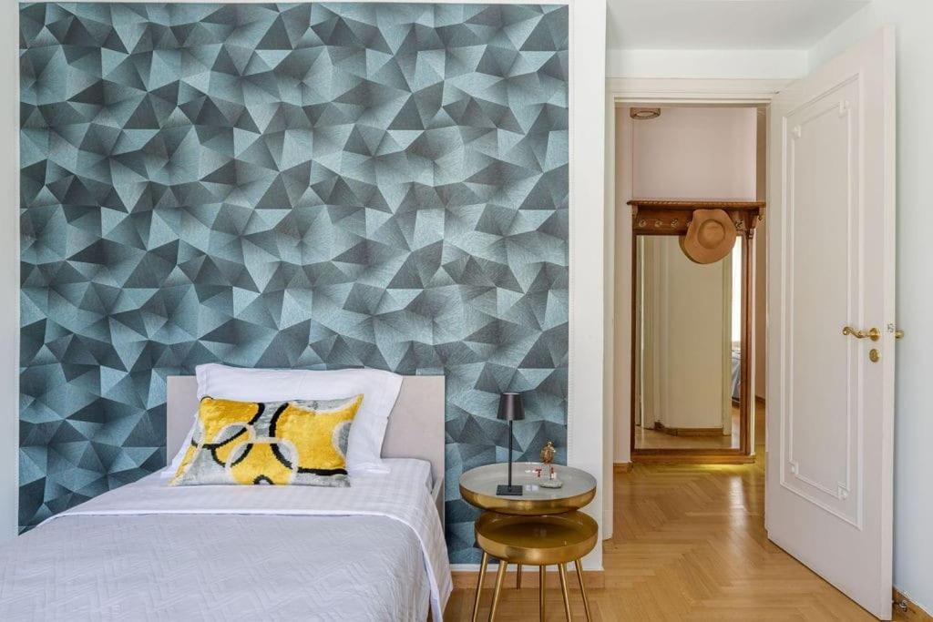 The Avant Garde Athens Luaran gambar